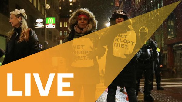 Protesters take to Utrecht streets against COVID restrictions - Sputnik International