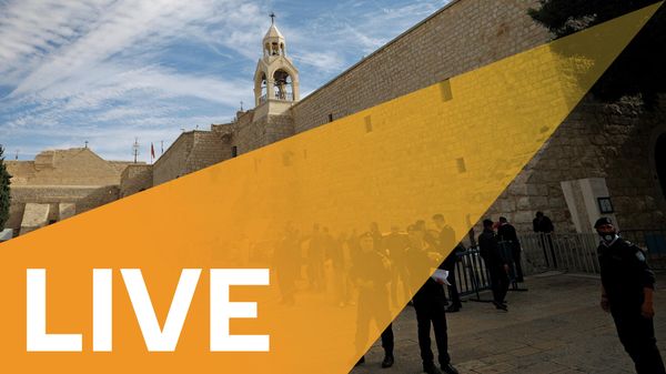 Giant Christmas Tree Set Up Near Church of the Nativity in Bethlehem - Sputnik International