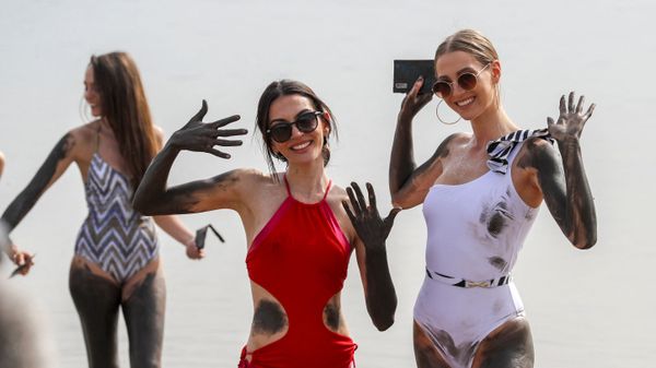 Участницы конкурса Miss Universe 2021 купаются в Мертвом море на оккупированном Израилем Западном берегу - Sputnik International
