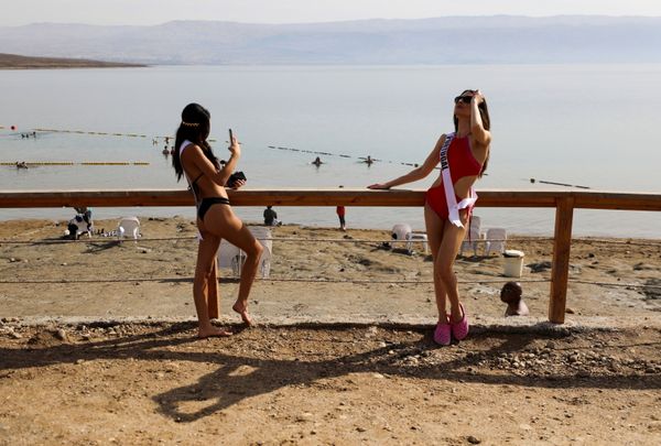 Miss Universe contestants visit the Dead Sea near Jericho in the Israeli-occupied West Bank, 4 December 2021. - Sputnik International