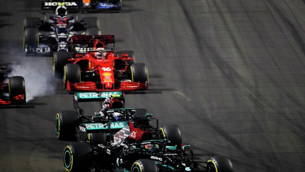 Formula One F1- Saudi Arabian Grand Prix - Jeddah Corniche Circuit, Jeddah, Saudi Arabia - December 5, 2021 Mercedes' Lewis Hamilton leads at the start of the race  - Sputnik International