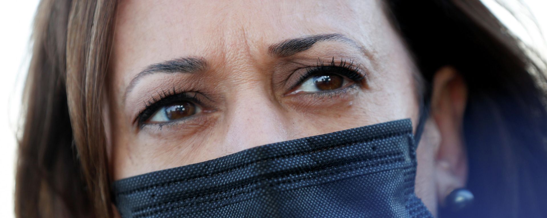 U.S. Vice President Kamala Harris looks on, at Charlotte Douglas International Airport, in Charlotte, North Carolina, U.S. December 2, 2021 U.S. Vice President Kamala Harris looks on, at Charlotte Douglas International Airport, in Charlotte, North Carolina, U.S. December 2, 2021 - Sputnik International, 1920, 07.12.2021
