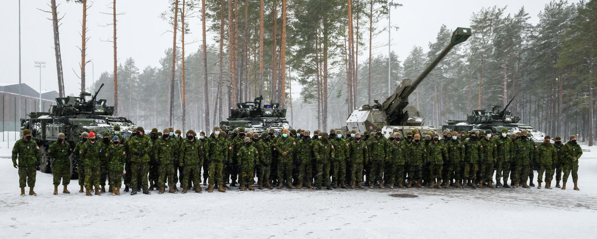 Canadian military troops stand guard for a picture at the Adazi military base, Latvia on November 29, 2021 Canadian military troops stand guard for a picture at the Adazi military base, Latvia on November 29, 2021 - Sputnik International, 1920, 07.12.2021
