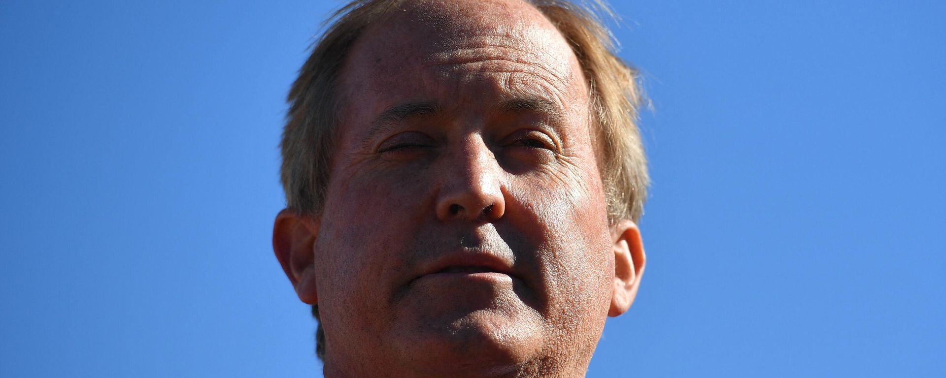 Texas Attorney General Ken Paxton speaks outside of the US Supreme Court in Washington, DC on November 1, 2021. The Supreme Court is set to hear challenges to Texas' restrictive abortion laws. Texas Attorney General Ken Paxton speaks outside of the US Supreme Court in Washington, DC on November 1, 2021. The Supreme Court is set to hear challenges to Texas' restrictive abortion laws. - Sputnik International, 1920, 04.01.2022