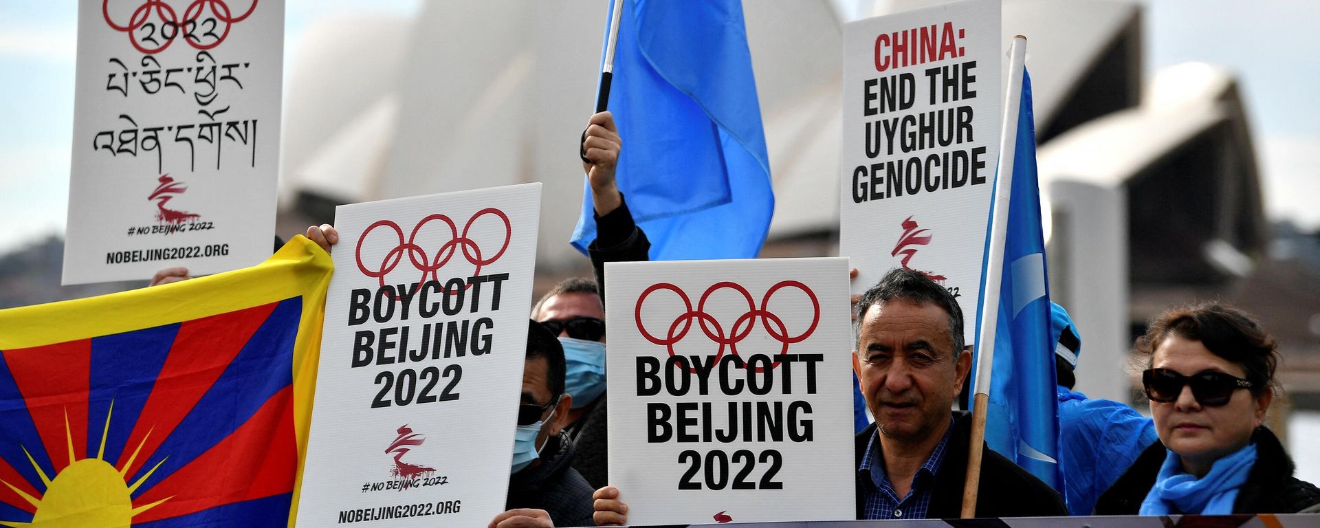 (FILES) In this file photo taken on June 23, 2021 protesters hold up placards and banners as they attend a demonstration in Sydney to call on the Australian government to boycott the 2022 Beijing Winter Olympics over China's human rights record. (FILES) In this file photo taken on June 23, 2021 protesters hold up placards and banners as they attend a demonstration in Sydney to call on the Australian government to boycott the 2022 Beijing Winter Olympics over China's human rights record. - Sputnik International, 1920, 08.12.2021