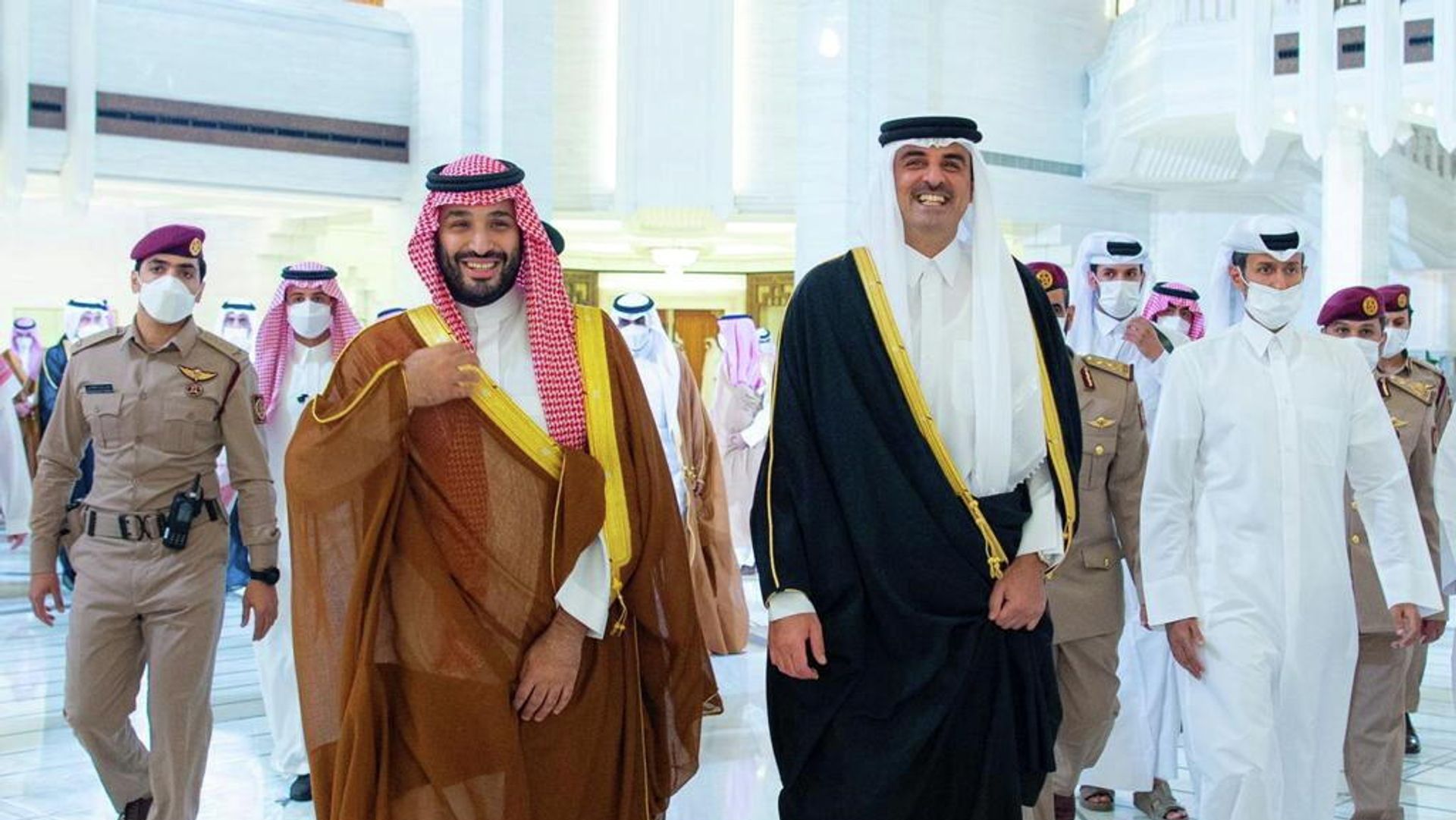 Saudi Crown Prince, Mohammed bin Salman is received by Qatar's Emir Sheikh Tamim bin Hamed al-Thani, in Doha, Qatar, December 8, 2021. Saudi Crown Prince, Mohammed bin Salman is received by Qatar's Emir Sheikh Tamim bin Hamed al-Thani, in Doha, Qatar, December 8, 2021. - Sputnik International, 1920, 08.12.2021