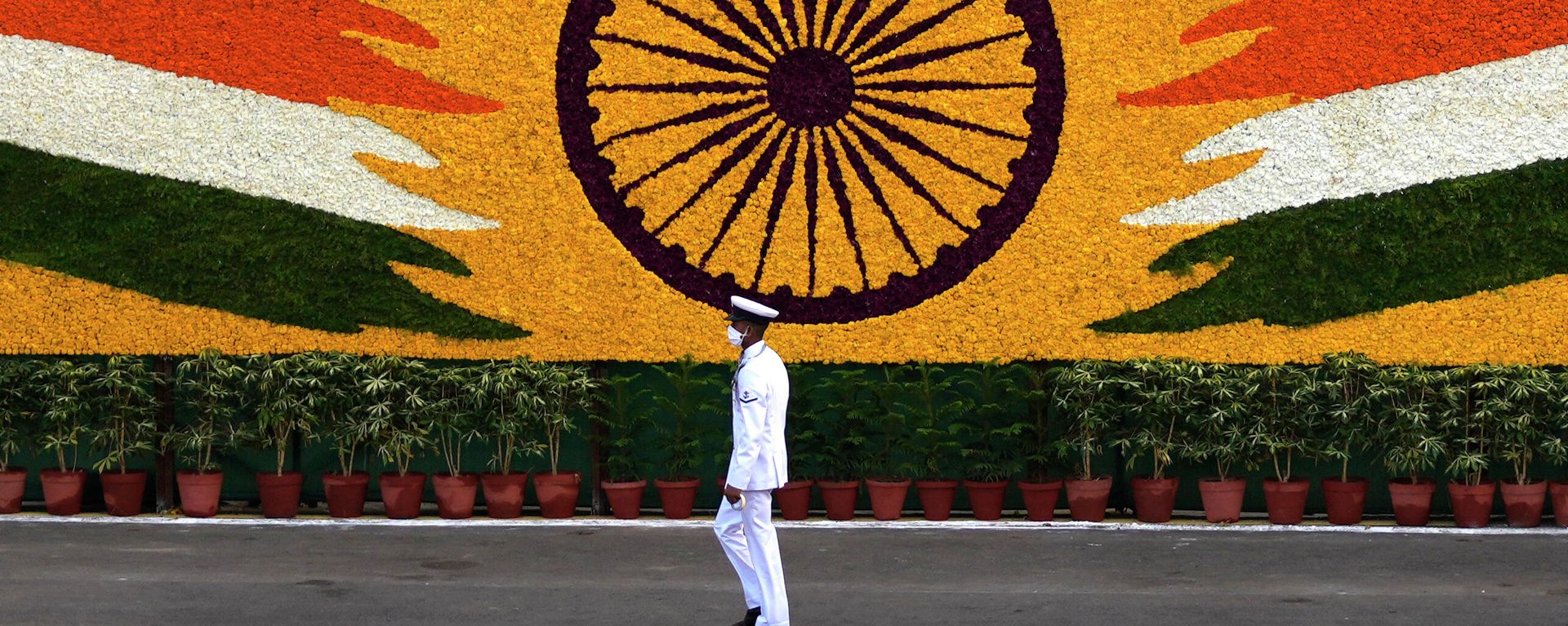 An Indian navy sailor walks past the national flag emblem during Independence Day celebrations at the historic 17th century Red Fort in New Delhi, India, Sunday, Aug. 15, 2021 An Indian navy sailor walks past the national flag emblem during Independence Day celebrations at the historic 17th century Red Fort in New Delhi, India, Sunday, Aug. 15, 2021 - Sputnik International, 1920, 22.09.2022