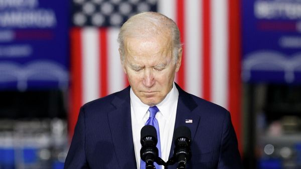 U.S. President Joe Biden delivers remarks on infrastructure at the Kansas City Area Transportation Authority in Kansas City, Missouri, U.S., December 8, 2021. - Sputnik International