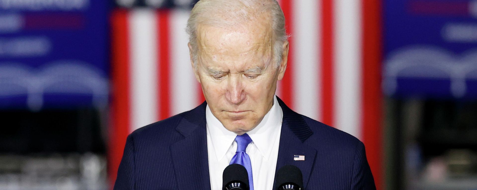 U.S. President Joe Biden delivers remarks on infrastructure at the Kansas City Area Transportation Authority in Kansas City, Missouri, U.S., December 8, 2021. U.S. President Joe Biden delivers remarks on infrastructure at the Kansas City Area Transportation Authority in Kansas City, Missouri, U.S., December 8, 2021. - Sputnik International, 1920, 12.12.2021