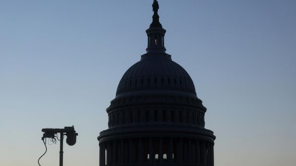 A security camera can be seen near the U.S. Capitol building as the sun sets in Washington, U.S., November 29, 2021. - Sputnik International