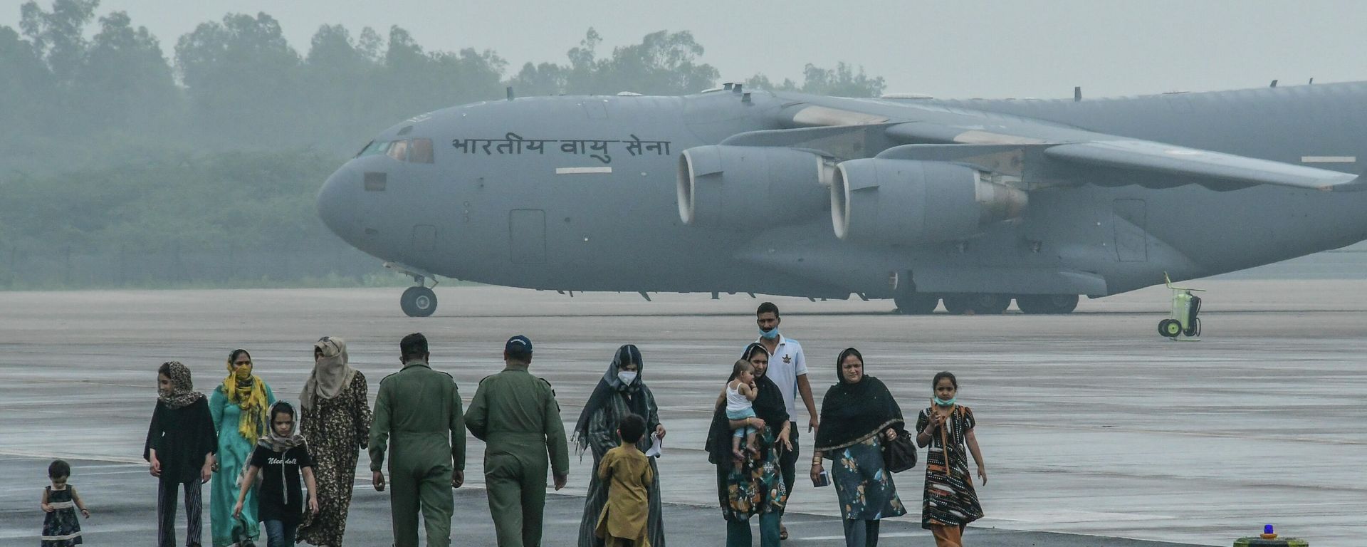 People evacuated from Kabul arrive at Hindon Air force base near New Delhi, India. Sunday, Aug. 22, 2021 People evacuated from Kabul arrive at Hindon Air force base near New Delhi, India. Sunday, Aug. 22, 2021 - Sputnik International, 1920, 15.01.2022