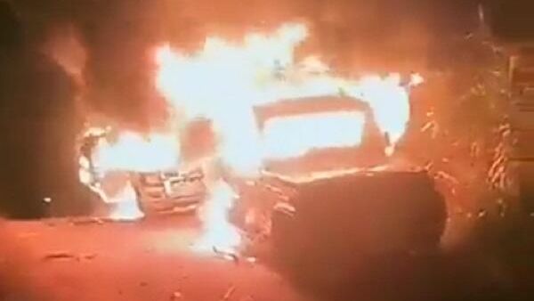 Nagaland. Angry villagers set fire to army vehicles - Sputnik International