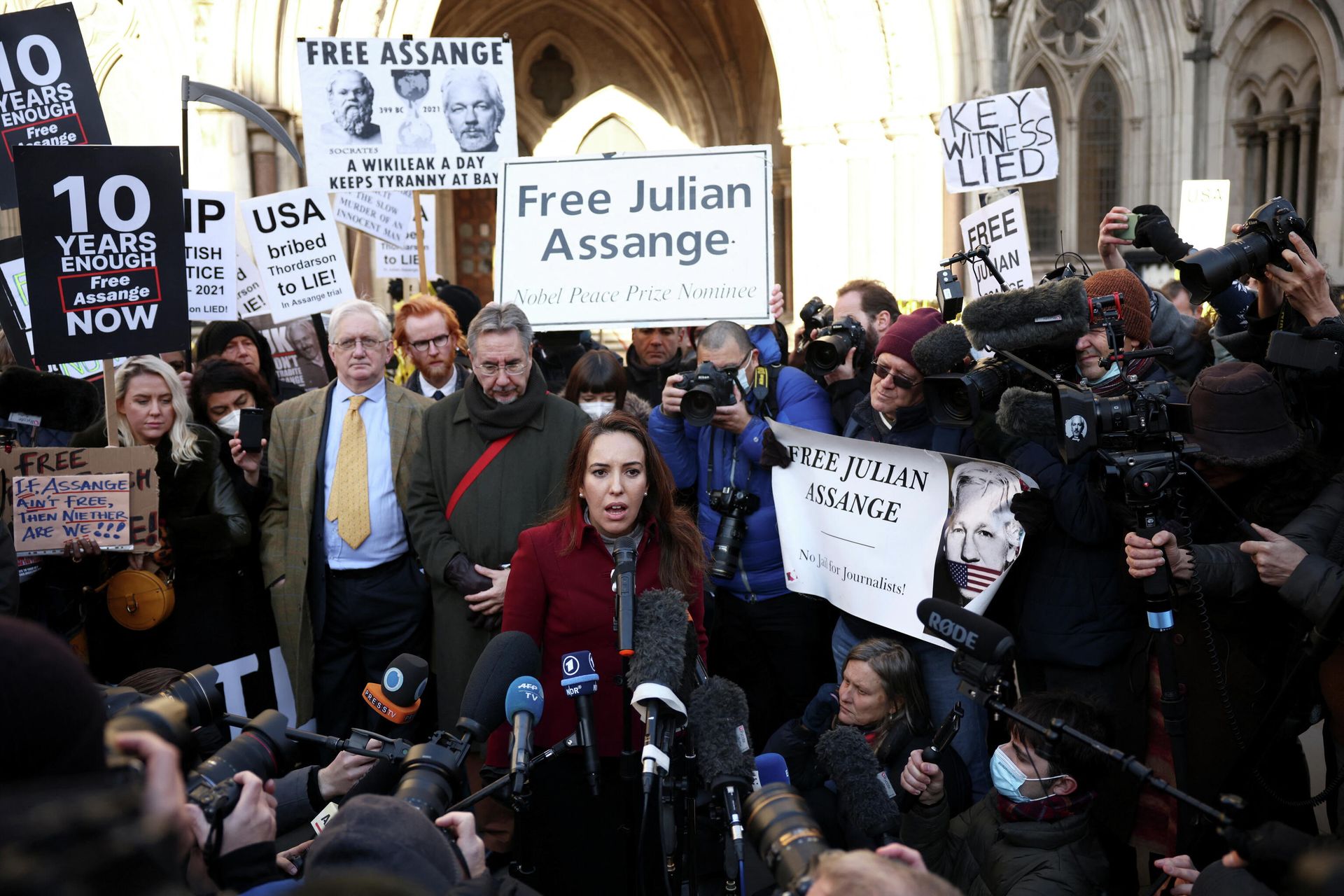 Stella Morris, partner of Wikileaks founder Julian Assange, speaks to media outside the Royal Courts of Justice following the appeal against Assange's extradition in London, Britain December 10, 2021. Stella Morris, partner of Wikileaks founder Julian Assange, speaks to media outside the Royal Courts of Justice following the appeal against Assange's extradition in London, Britain December 10, 2021. - Sputnik International, 1920, 11.12.2021