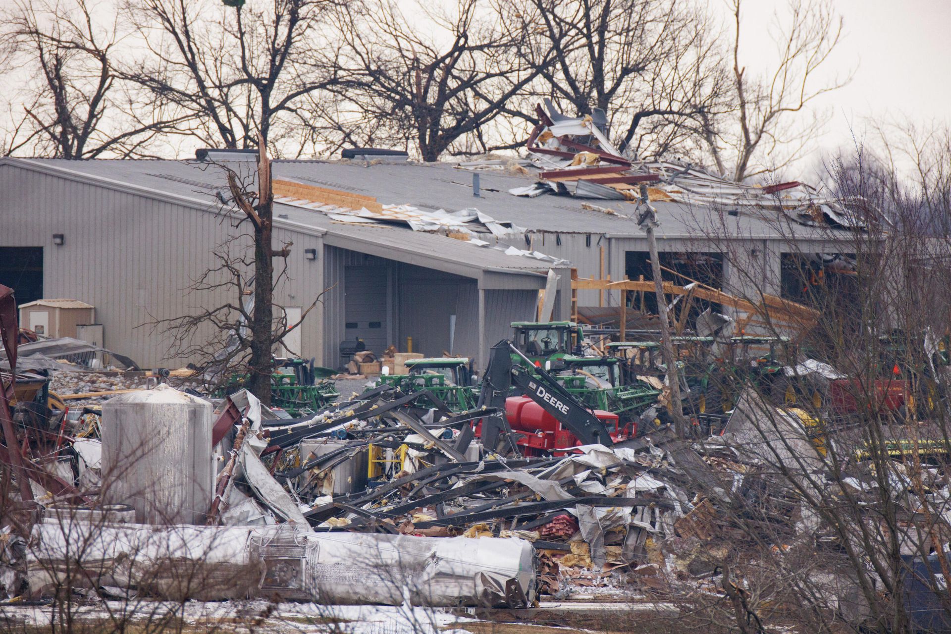General view of the collapsed Mayfield Consumer Products (foreground) where workers were present when the tornado came through Friday night on 11 December 2021 in Mayfield, Kentucky. - Sputnik International, 1920, 12.12.2021