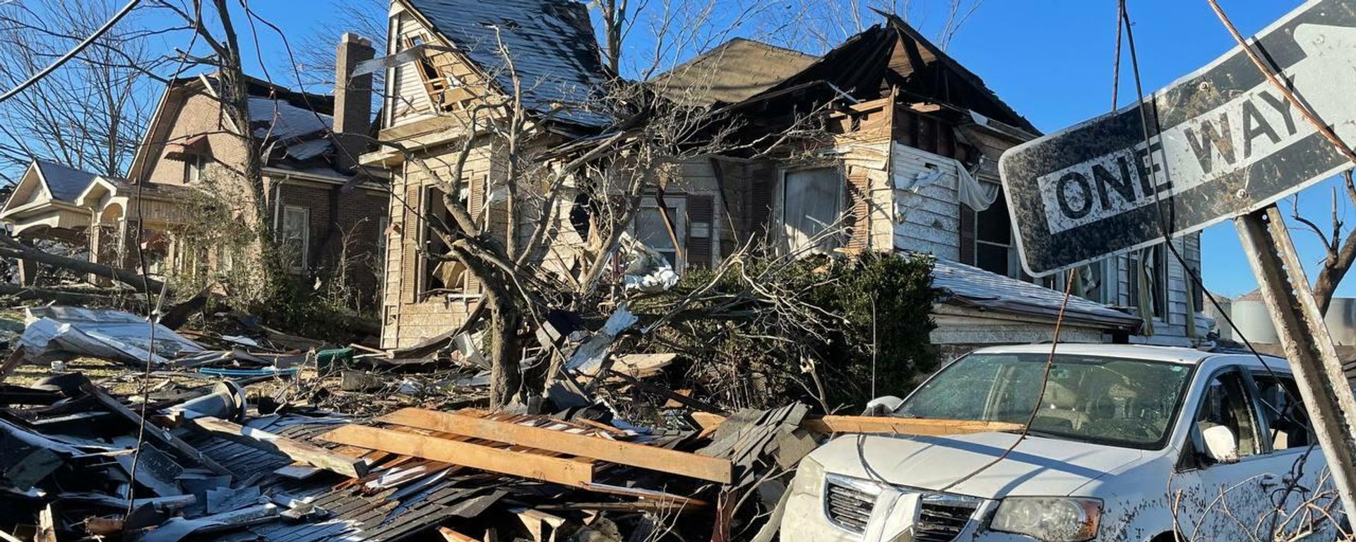 Aftermath of powerful tornadoes that hit Kentucky, US - Sputnik International, 1920, 12.12.2021