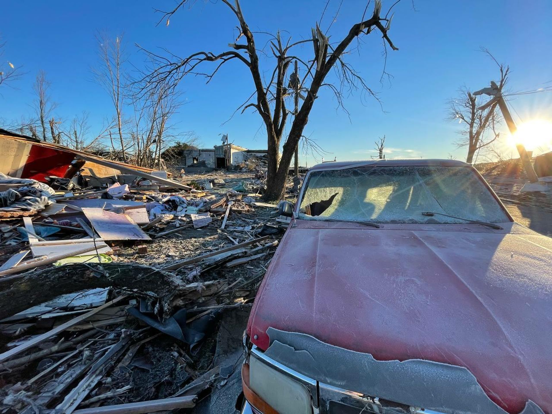 A car and several buidlings destroyed by powerful tornadoes that hit Kentucky, US on Friday, 10 December 2021 A car and several buidlings destroyed by powerful tornadoes that hit Kentucky, US on Friday, 10 December 2021 - Sputnik International, 1920, 12.12.2021
