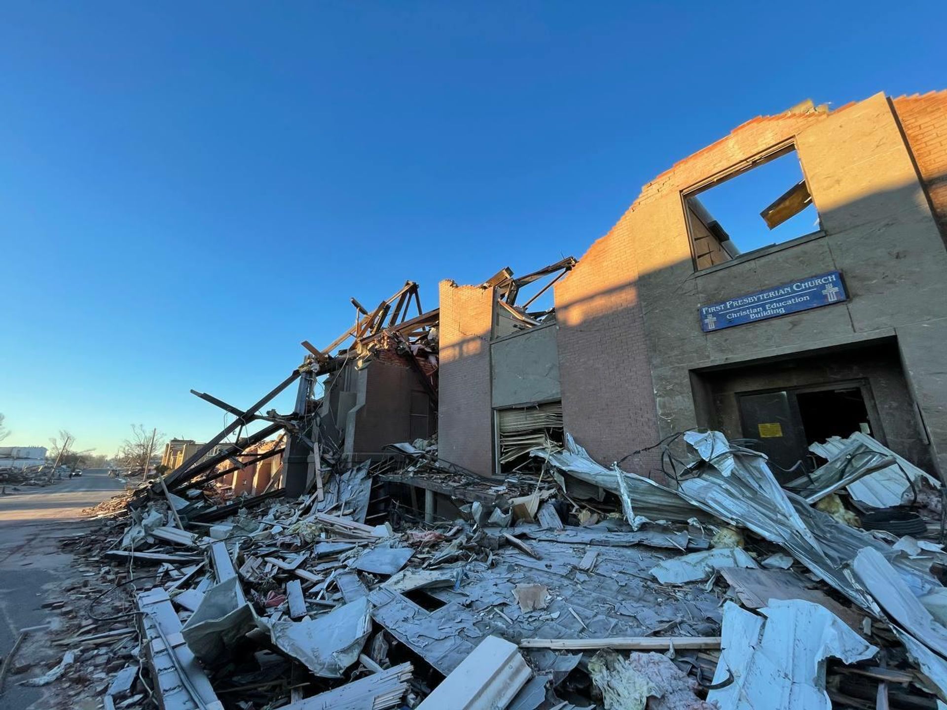 Aftermath of powerful tornadoes that hit Kentucky, US Aftermath of powerful tornadoes that hit Kentucky, US - Sputnik International, 1920, 12.12.2021