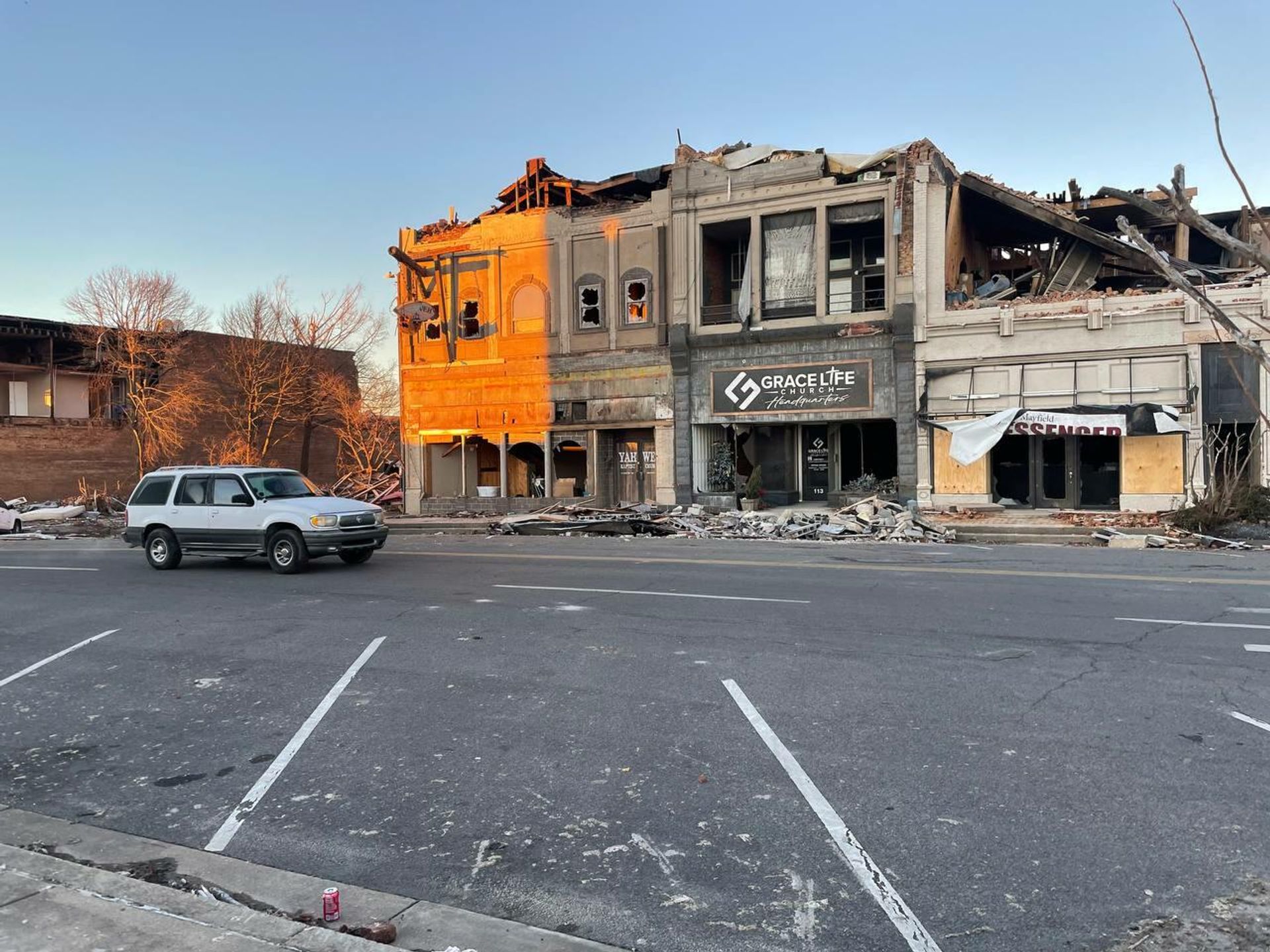The tornadoes that hit Kentucky indiscriminately destroyed private houses and business buildings alike The tornadoes that hit Kentucky indiscriminately destroyed private houses and business buildings alike - Sputnik International, 1920, 12.12.2021