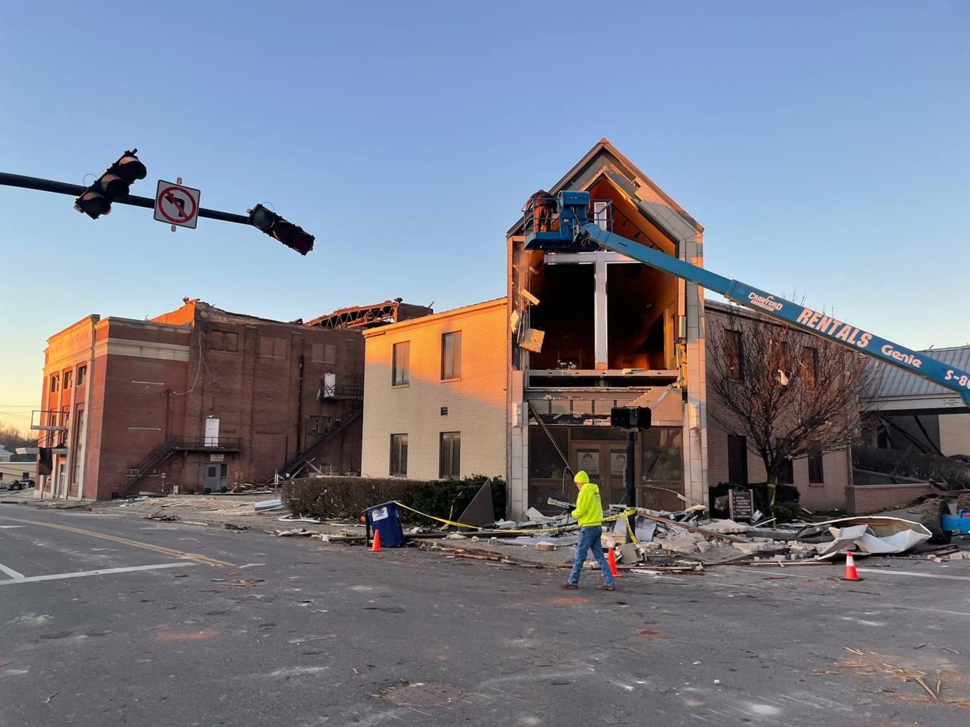 Aftermath of powerful tornadoes that hit Kentucky, US Aftermath of powerful tornadoes that hit Kentucky, US - Sputnik International, 1920, 12.12.2021