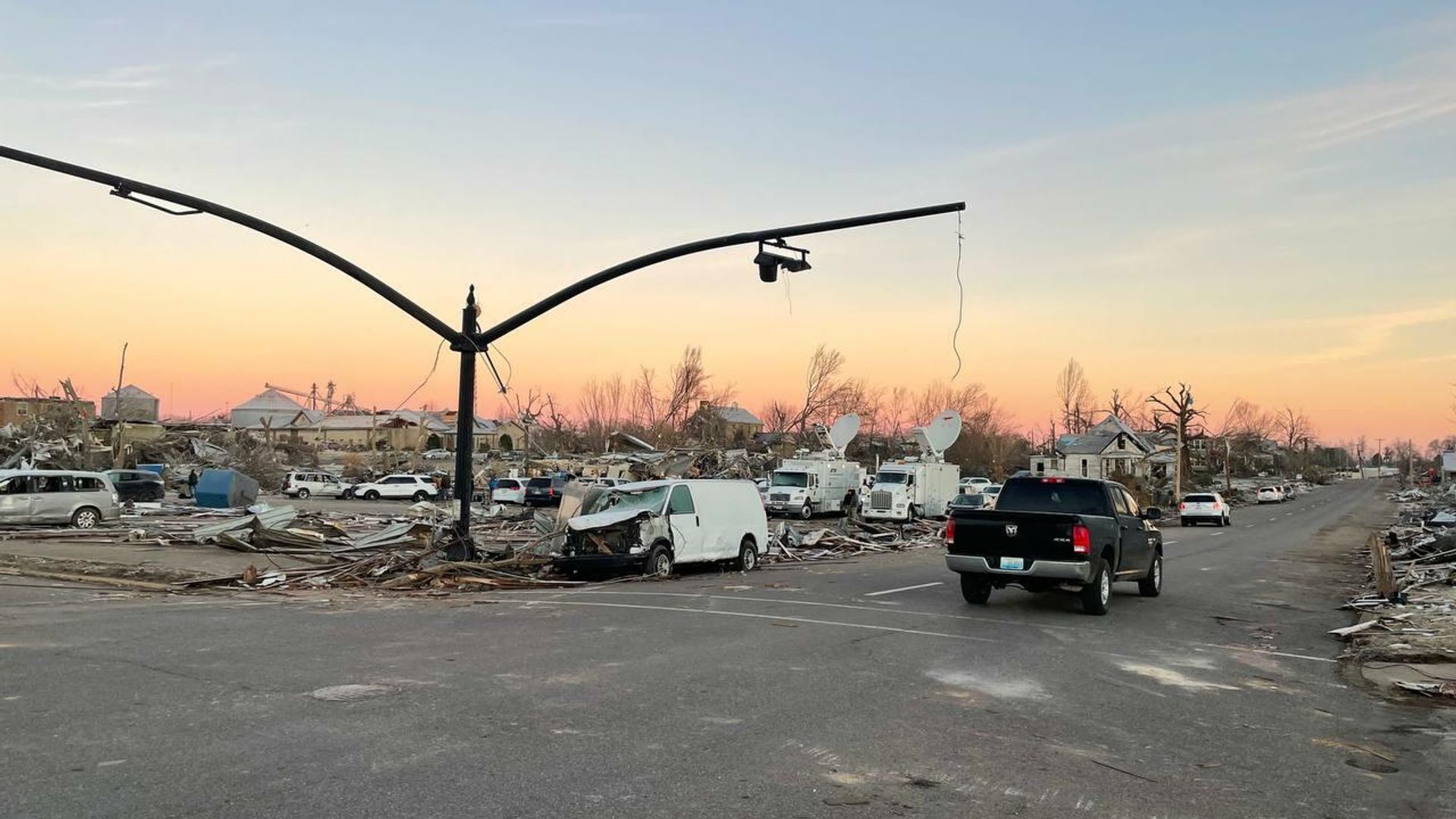 Aftermath of powerful tornadoes that hit Kentucky, US - Sputnik International, 1920, 15.12.2021