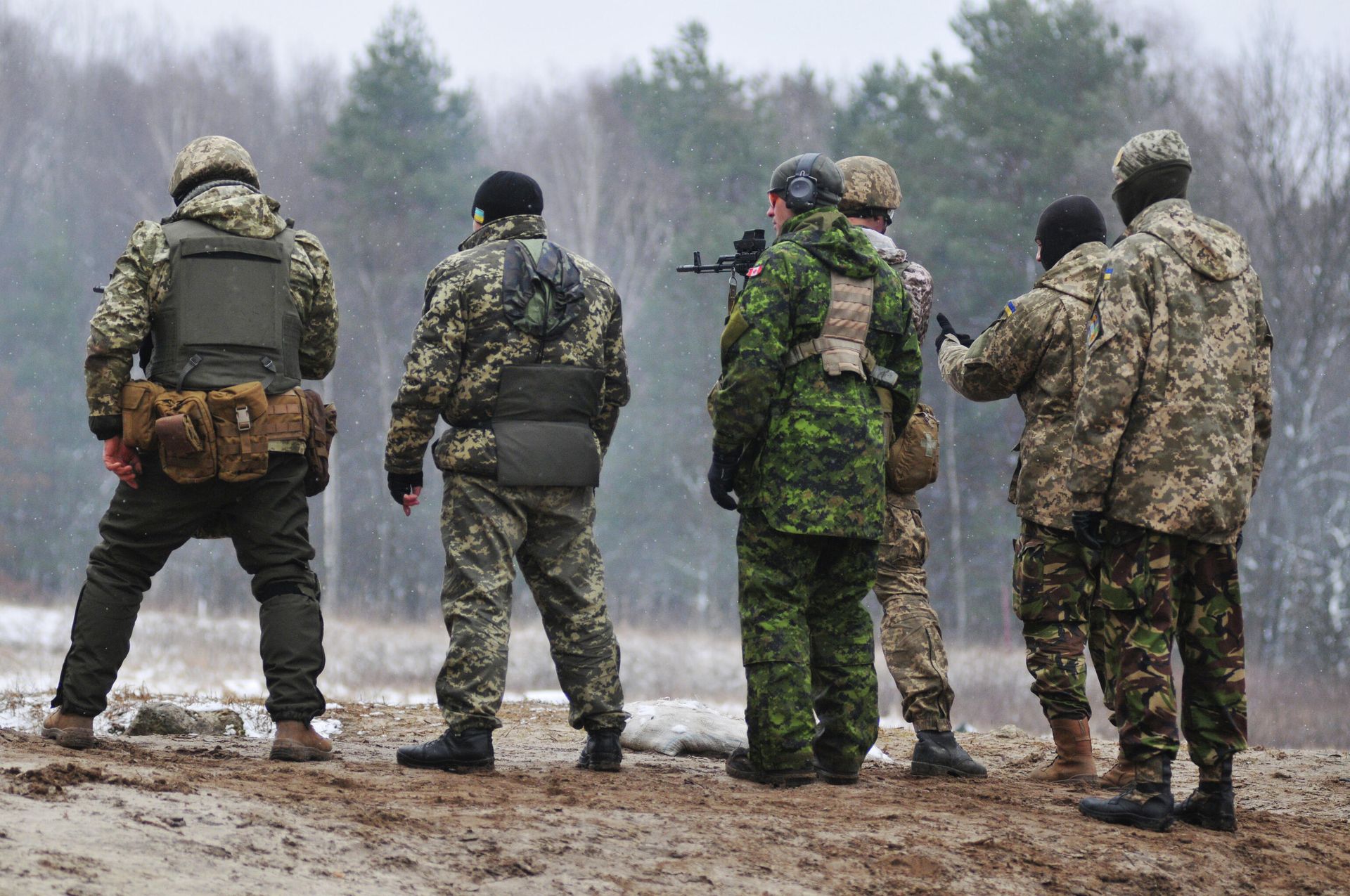 Canadian instructors train Ukrainian service persons as part of UNIFIER operation at Yavorivsky training range in the Lviv Region. - Sputnik International, 1920, 17.10.2022