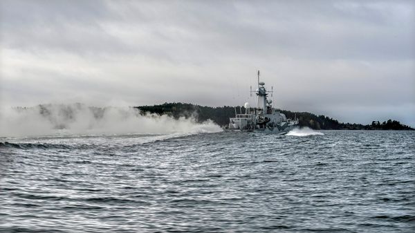 Swedish corvette HMS Stockholm patrols Jungfrufjarden in the Stockholm archipelago, Sweden, Monday, Oct. 20, 2014. Sweden's biggest submarine hunt since the dying days of the Soviet Union has put countries around the Baltic Sea on edge, with Latvia's foreign minister calling the incident a potential game changer in the region.  - Sputnik International