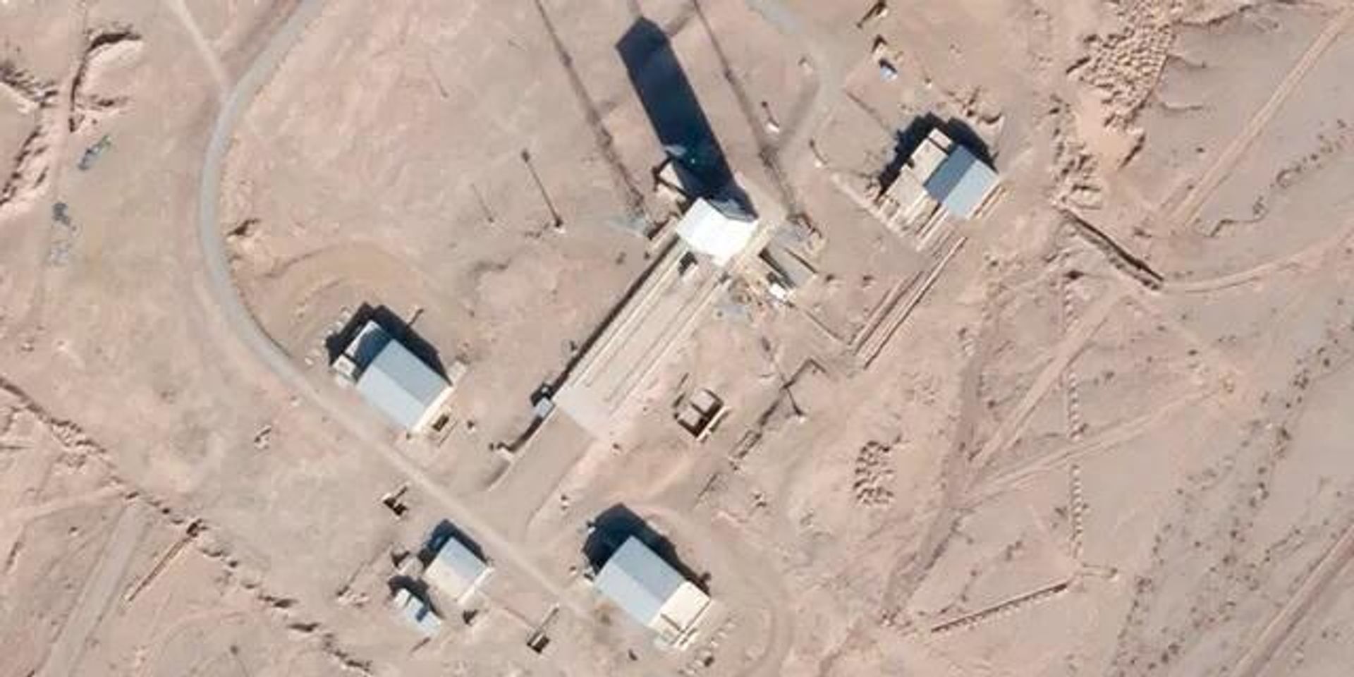 In this satellite photo by Planet Labs Inc., a support vehicle stands parked alongside a massive white gantry that typically houses a rocket on the launch pad as activity is seen at the Imam Khomeini Spaceport in Semnan Province, Iran, Saturday, 11 December 2021. - Sputnik International, 1920, 13.12.2021