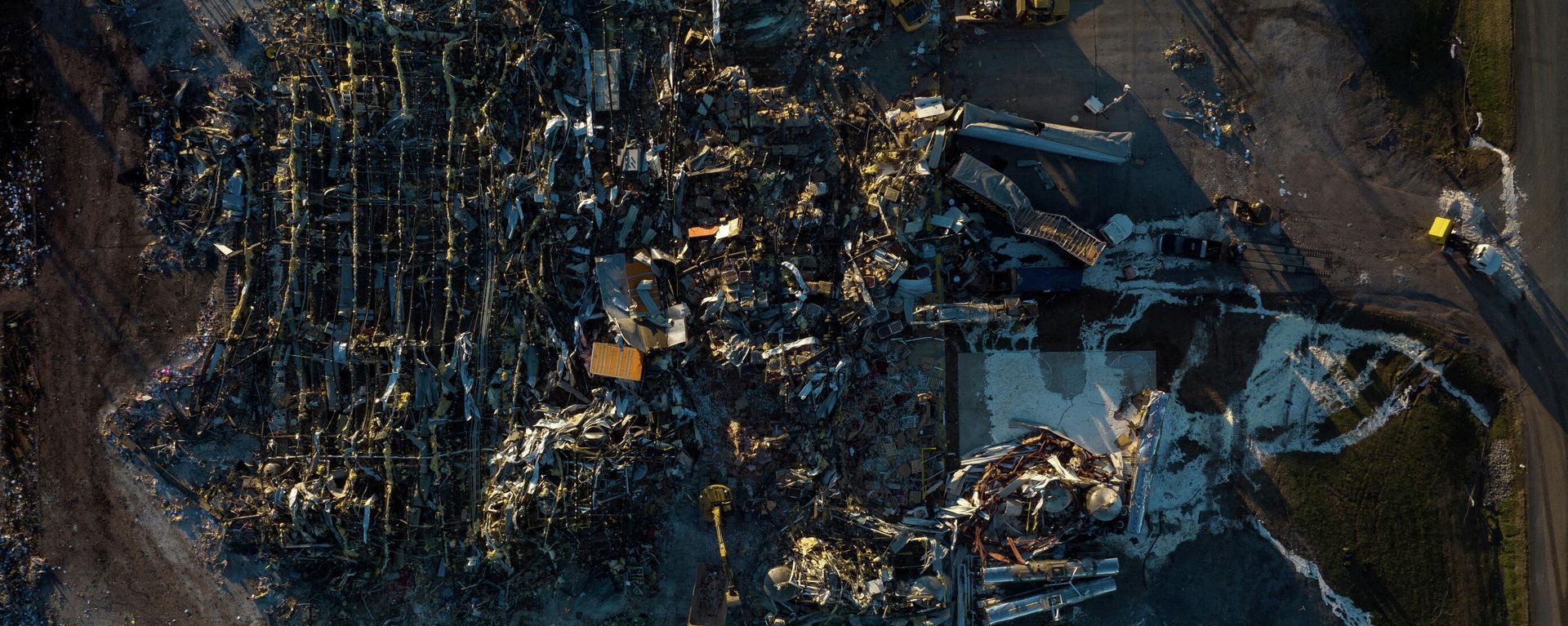 The Mayfield Consumer Products candle factory is seen in the aftermath of a tornado in Mayfield, Kentucky, U.S. December 12, 2021. Picture taken with a drone. REUTERS/Adrees Latif The Mayfield Consumer Products candle factory is seen in the aftermath of a tornado in Mayfield, Kentucky, U.S. December 12, 2021. Picture taken with a drone. REUTERS/Adrees Latif - Sputnik International, 1920, 13.12.2021