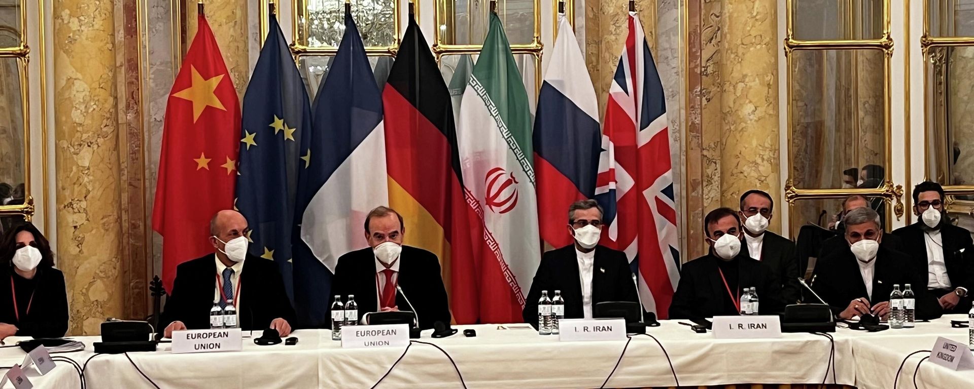 Deputy Secretary General of the European External Action Service (EEAS) Enrique Mora and Iran's chief nuclear negotiator Ali Bagheri Kani wait for the start of a meeting of the JCPOA Joint Commission in Vienna, Austria December 3, 2021. EU Delegation in Vienna/Handout via REUTERS Deputy Secretary General of the European External Action Service (EEAS) Enrique Mora and Iran's chief nuclear negotiator Ali Bagheri Kani wait for the start of a meeting of the JCPOA Joint Commission in Vienna, Austria December 3, 2021. EU Delegation in Vienna/Handout via REUTERS - Sputnik International, 1920, 14.12.2021