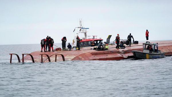 Divers work aboard the Danish cargo ship Karin Hoej which collided with the British cargo ship Scot Carrier between Ystad and Bornholm, on the Baltic Sea December 13, 2021 - Sputnik International