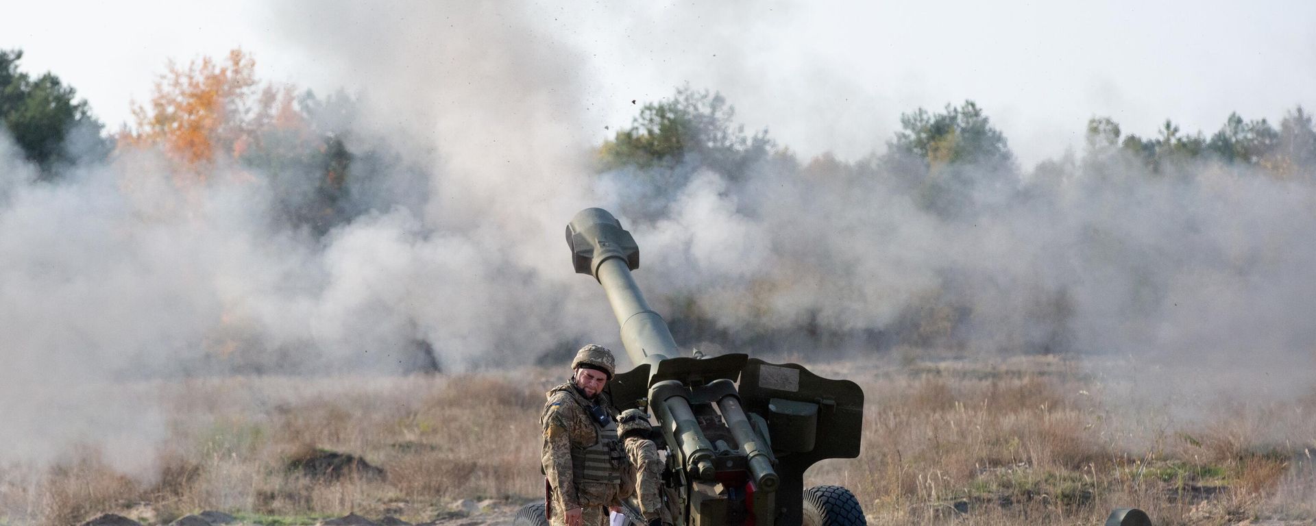 Ukrainian servicemen fire from a 152-mm D-20 howitzer cannon at an artillery range in the village of Devichki, Kiev region. Ukrainian servicemen fire from a 152-mm D-20 howitzer cannon at an artillery range in the village of Devichki, Kiev region. - Sputnik International, 1920, 30.12.2021