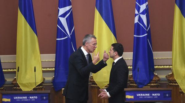 Ukrainian President Volodymyr Zelensky and NATO Secretary General Jens Stoltenberg hold a joint press conference following a meeting in Kiev on October 31, 2019 - Sputnik International