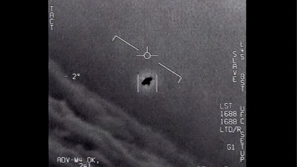 The image from video provided by the Department of Defense labelled Gimbal, from 2015, an unexplained object is seen at center as it is tracked as it soars high along the clouds, traveling against the wind. - Sputnik International