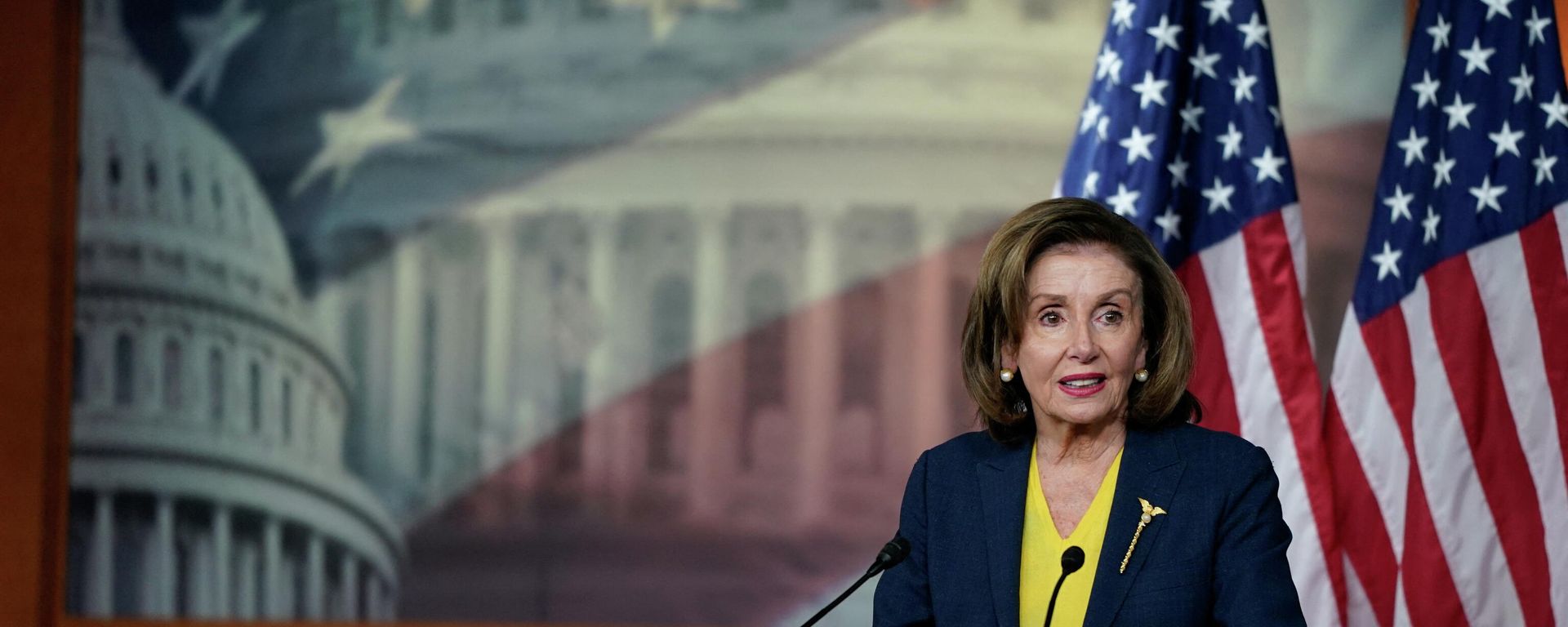 U.S. House Speaker Nancy Pelosi (D-CA) speaks to reporters during her weekly news conference on Capitol Hill in Washington, U.S., December 15, 2021. U.S. House Speaker Nancy Pelosi (D-CA) speaks to reporters during her weekly news conference on Capitol Hill in Washington, U.S., December 15, 2021. - Sputnik International, 1920, 17.12.2021