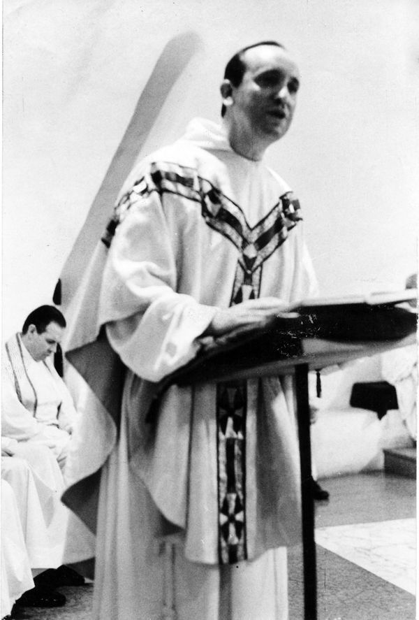 In this undated picture courtesy of Argentine journalist Sergio Rubin, Cardinal Jorge Mario Bergoglio celebrates the holy mass in an undetermined church. Bergoglio was elected Pope Francis on 13 March 2013, making him the 266th pontiff of the Roman Catholic Church. - Sputnik International