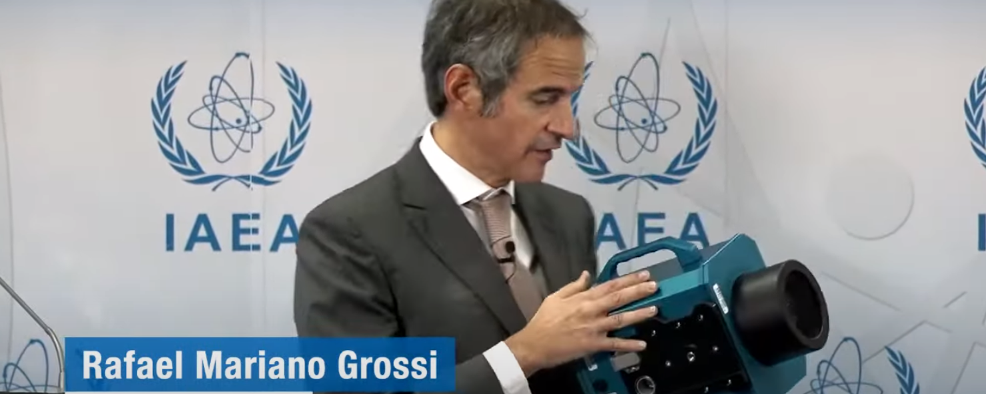 IAEA chief Rafael Grossi holds a press conference, discussing type of cameras used by the nuclear watchdog to monitor Iran's nuclear programme. - Sputnik International, 1920, 03.06.2022