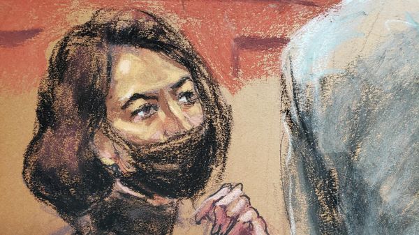 Ghislaine Maxwell watches as witness Eva Andersson is questioned by defense attorney Jeffrey Pagliuca during the trial of Maxwell, the Jeffrey Epstein associate accused of sex trafficking, in a courtroom sketch in New York City, U.S., December 17, 2021. - Sputnik International