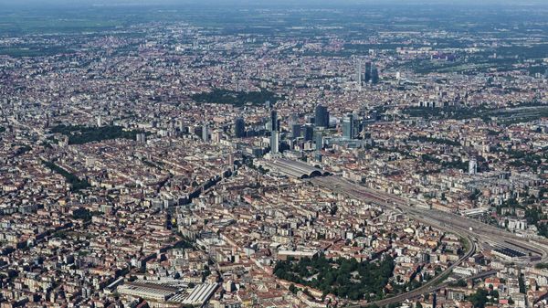 This photograph taken on June 25, 2021 shows an aerial view with railway central station in the city of Milan.  - Sputnik International