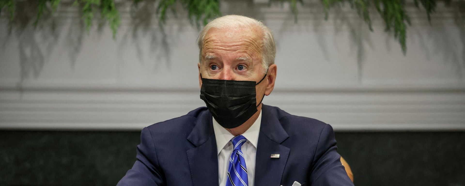 U.S. President Joe Biden meets with members of the White House COVID-19 Response Team on the latest developments related to the Omicron variant in the Roosevelt Room in the White House in Washington, U.S., December 16, 2021. U.S. President Joe Biden meets with members of the White House COVID-19 Response Team on the latest developments related to the Omicron variant in the Roosevelt Room in the White House in Washington, U.S., December 16, 2021. - Sputnik International, 1920, 21.12.2021