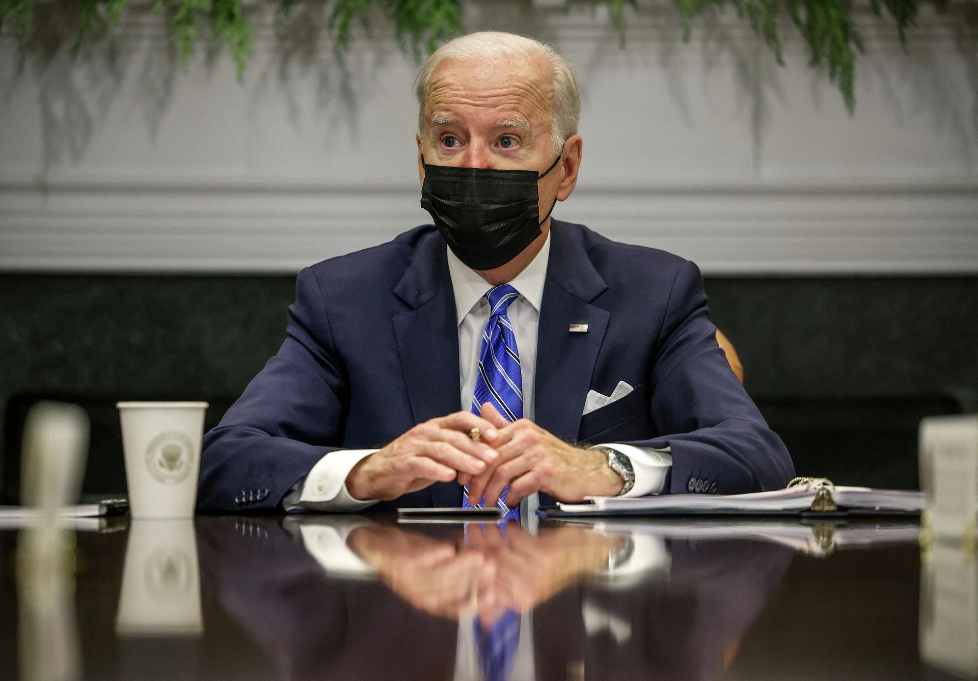 U.S. President Joe Biden meets with members of the White House COVID-19 Response Team on the latest developments related to the Omicron variant in the Roosevelt Room in the White House in Washington, U.S., December 16, 2021. U.S. President Joe Biden meets with members of the White House COVID-19 Response Team on the latest developments related to the Omicron variant in the Roosevelt Room in the White House in Washington, U.S., December 16, 2021. - Sputnik International, 1920, 26.12.2021