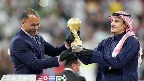 Former Brazilian soccer player Cafu, left, and former Saudi Arabia's soccer player Nawaf al-Temyat carry the trophy end of the Arab Cup final soccer match between Tunisia and Algeria at the Al Bayt stadium in Al Khor, Qatar, Saturday, Dec. 18, 2021. - Sputnik International