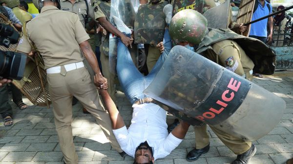Police detain an Indian activist amid demonstrations after women entered the Sabarimala temple, in Kochi in southern Kerala state, on January 4, 2019. - Sputnik International