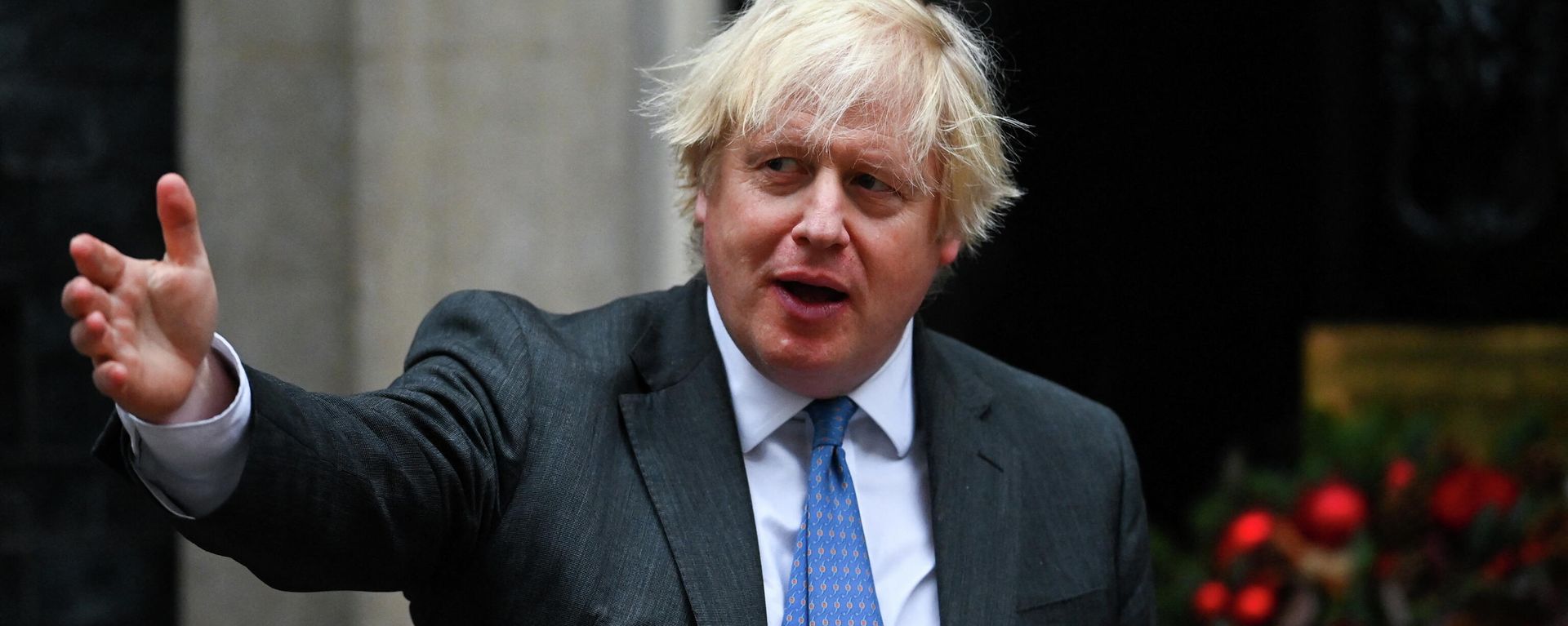 British Prime Minister Boris Johnson leaves Downing Street 10 to meet with Oman's Sultan Haitham bin Tariq, in London, Britain December 16, 2021. British Prime Minister Boris Johnson leaves Downing Street 10 to meet with Oman's Sultan Haitham bin Tariq, in London, Britain December 16, 2021. - Sputnik International, 1920, 15.01.2022