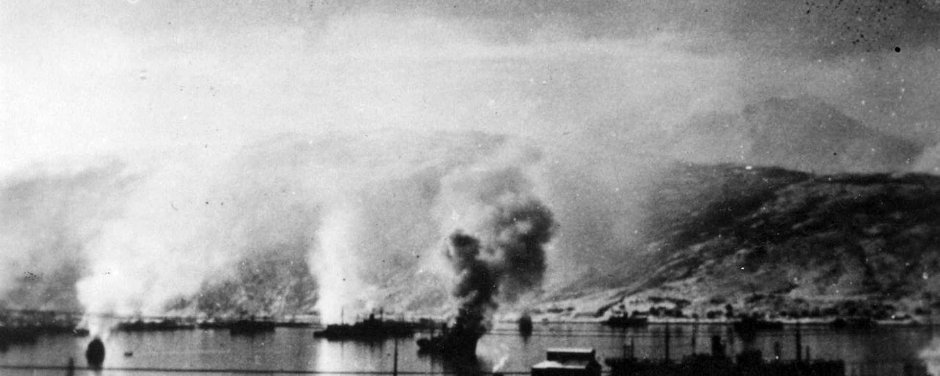 Battle of Narvik with several ships on fire at the harbor Battle of Narvik with several ships on fire at the harbor - Sputnik International, 1920, 18.02.2022