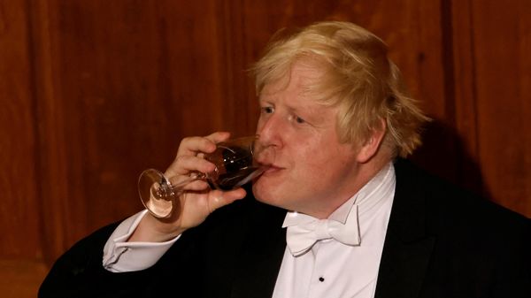 Britain's Prime Minister Boris Johnson drinks from a wine glass during the Lord Mayor's Banquet in central London on November 15, 2021 - Sputnik International
