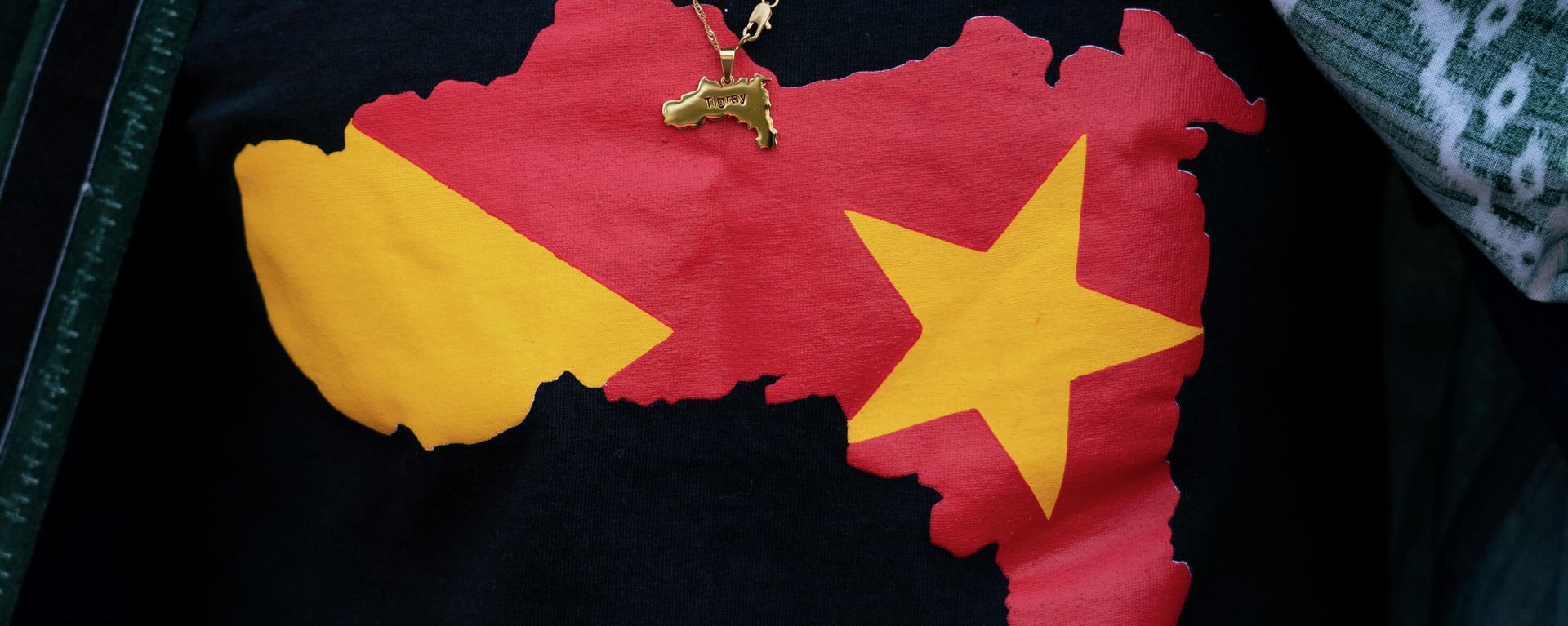 Angesom Mezgebo, wears a T shirt and a pendent, with images of map of Tigray during a protest march to mark a year since Ethiopia Prime Minister Abiy Ahmed's administration started fighting against the Tigray, the northernmost region in Ethiopia,Thursday, Nov. 4, 2021 in Washington. Angesom Mezgebo, wears a T shirt and a pendent, with images of map of Tigray during a protest march to mark a year since Ethiopia Prime Minister Abiy Ahmed's administration started fighting against the Tigray, the northernmost region in Ethiopia,Thursday, Nov. 4, 2021 in Washington. - Sputnik International, 1920, 09.09.2022