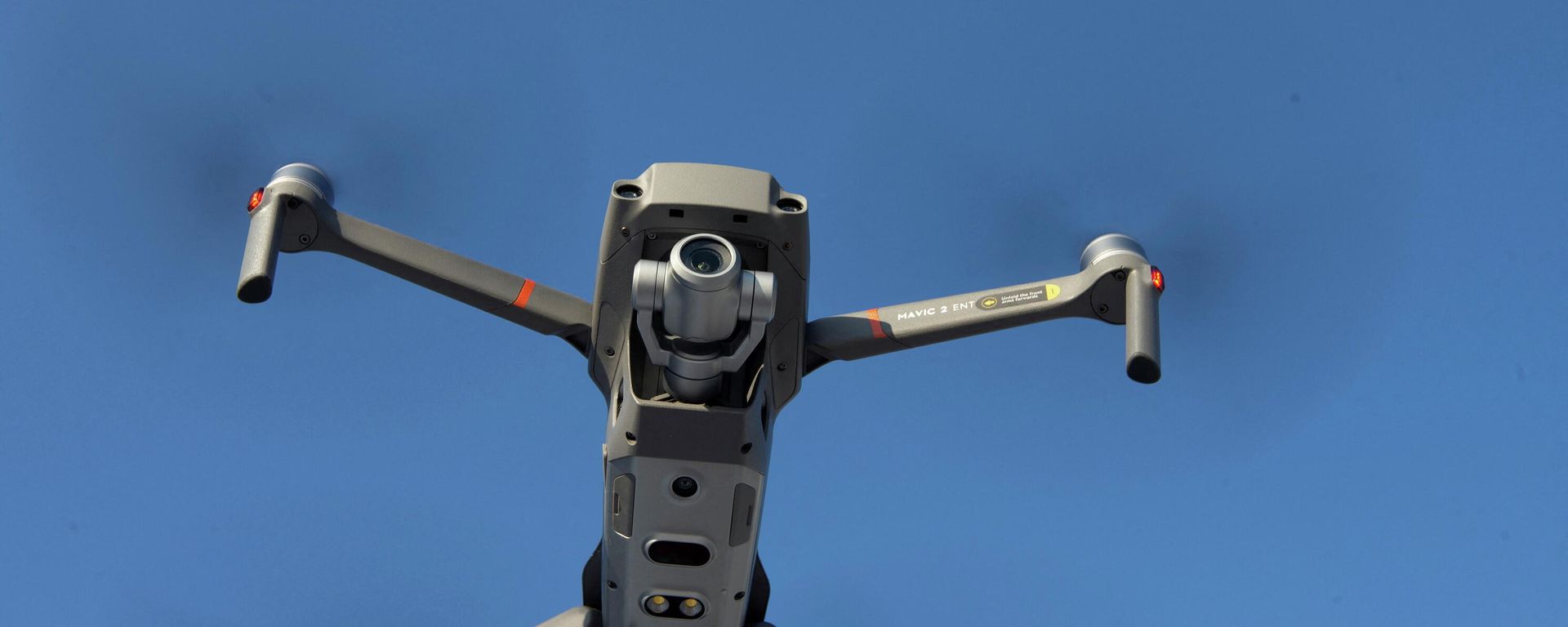 A drone is seen in the sky as Chinese drone maker DJI holds a demonstration to display an app that tracks a drone's registration and owner in Montreal, Canada, November 13, 2019. - Sputnik International, 1920, 21.12.2021