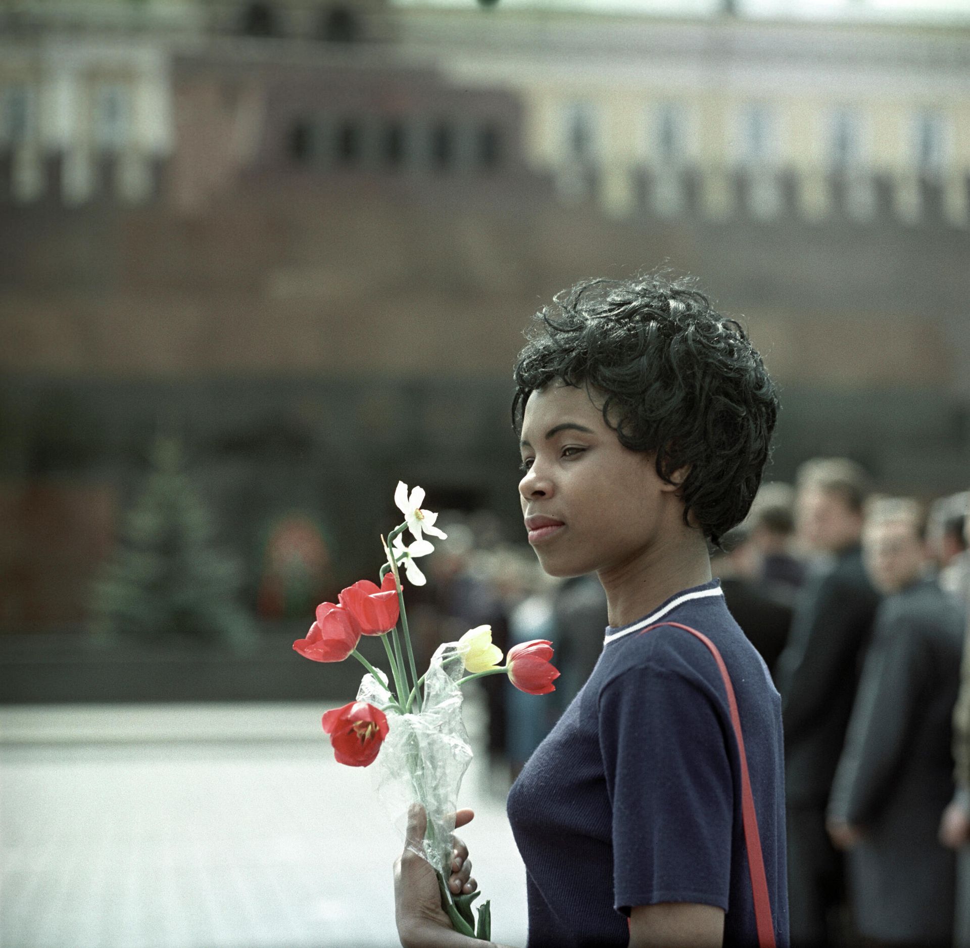 A student at the Faculty of Medicine of the Patrice Lumumba Peoples' Friendship University (today's Peoples' Friendship University of Russia, RUDN), Chinera Okorafor. Red Square  01.06.65 - Sputnik International, 1920, 22.12.2021