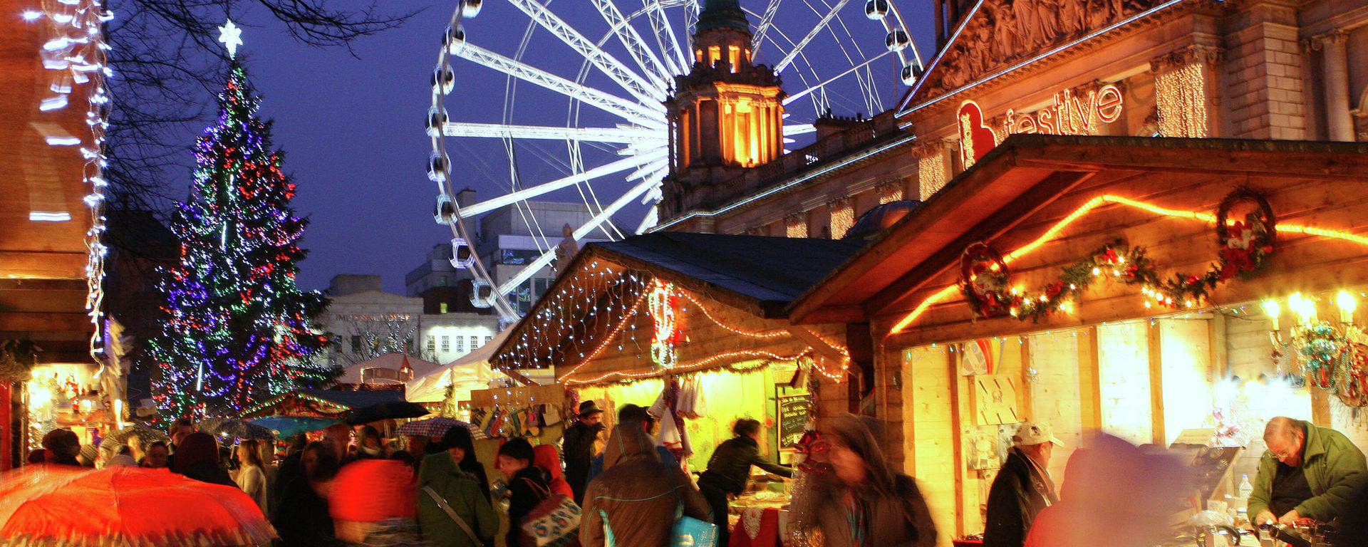 Shoppers go about their Christmas shopping at the continental market at Belfast City Hall, Northern Ireland (File) Shoppers go about their Christmas shopping at the continental market at Belfast City Hall, Northern Ireland (File) - Sputnik International, 1920, 23.12.2021