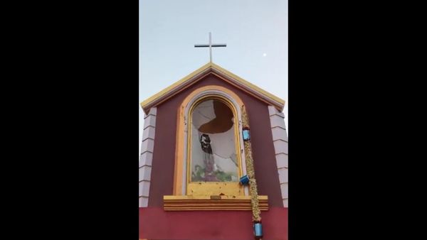 A church in Soosaipalya of Chikkaballapur was attacked and glass was shattered - Sputnik International